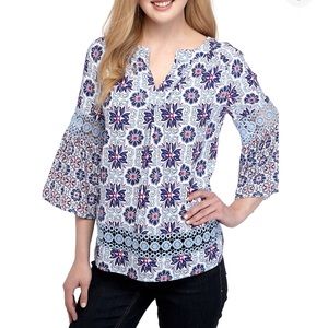 Crown & Ivy peasant top